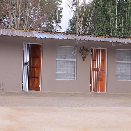 Prax Guest House Vanderbijlpark Exterior photo