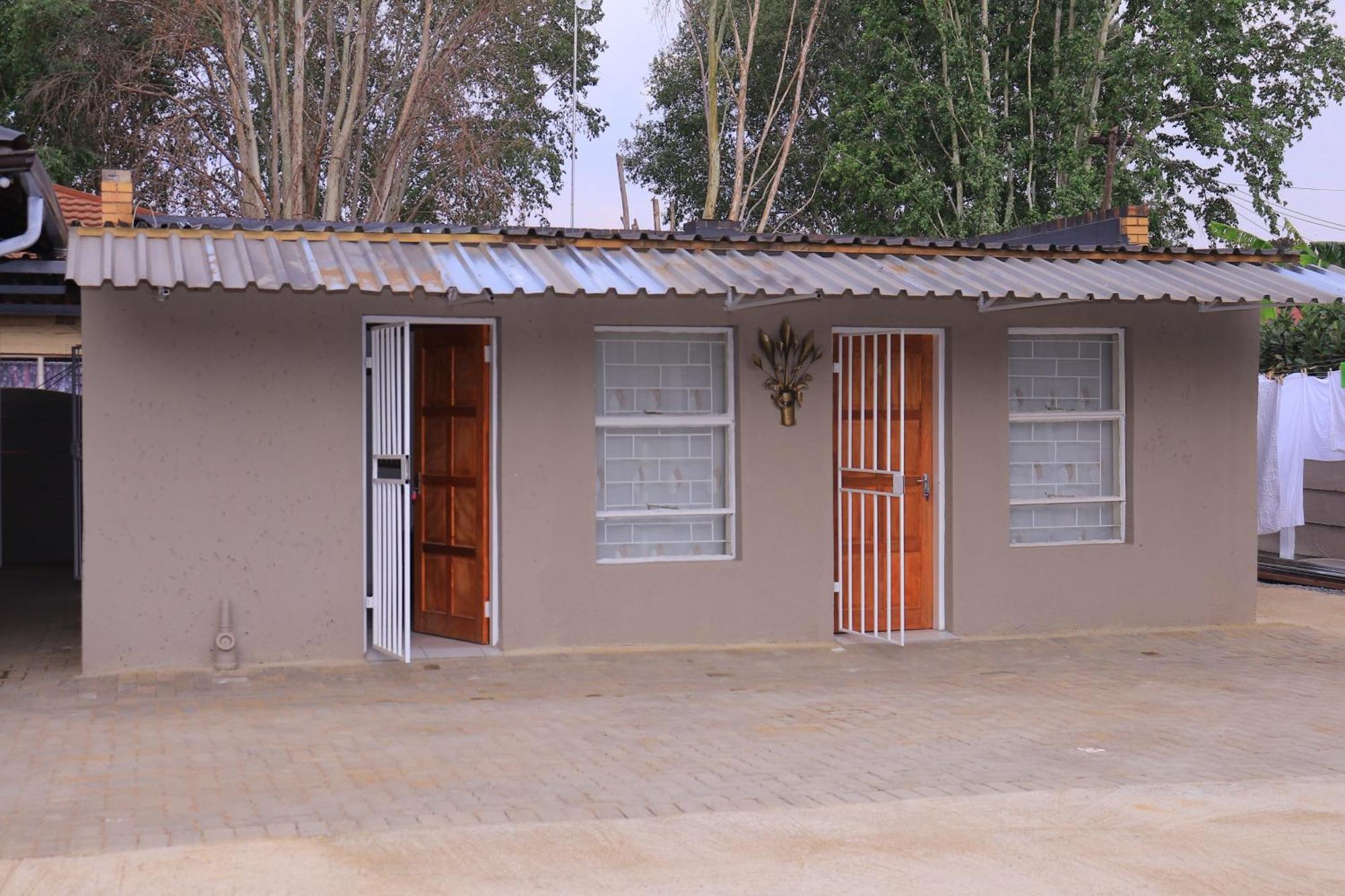 Prax Guest House Vanderbijlpark Exterior photo