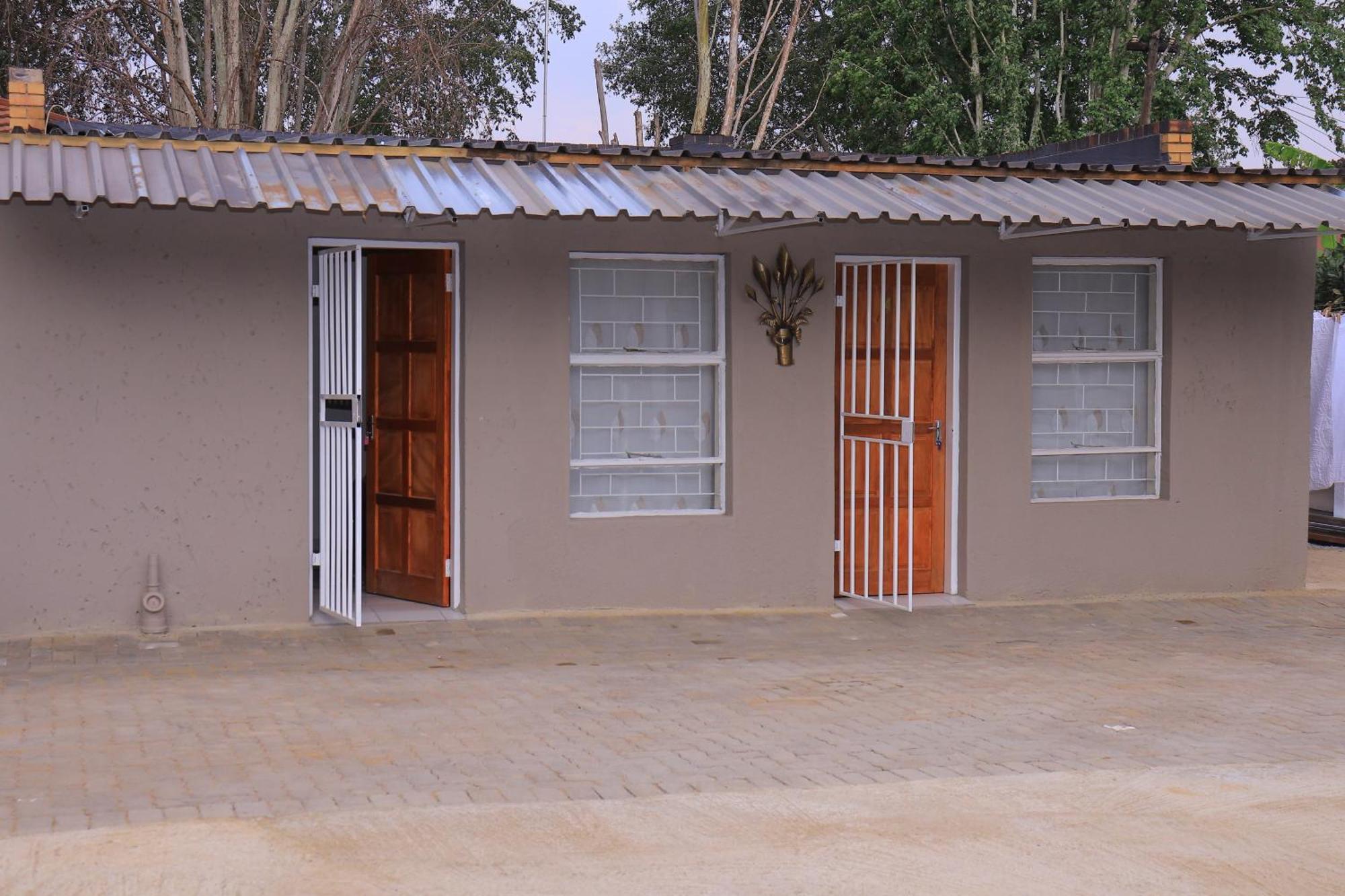 Prax Guest House Vanderbijlpark Exterior photo